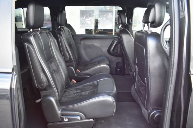 Used 2017 Dodge Grand Caravan SXT w/ Driver Convenience Group image 38