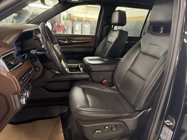 Used 2022 GMC Yukon Denali w/ Advanced Technology Package image 12