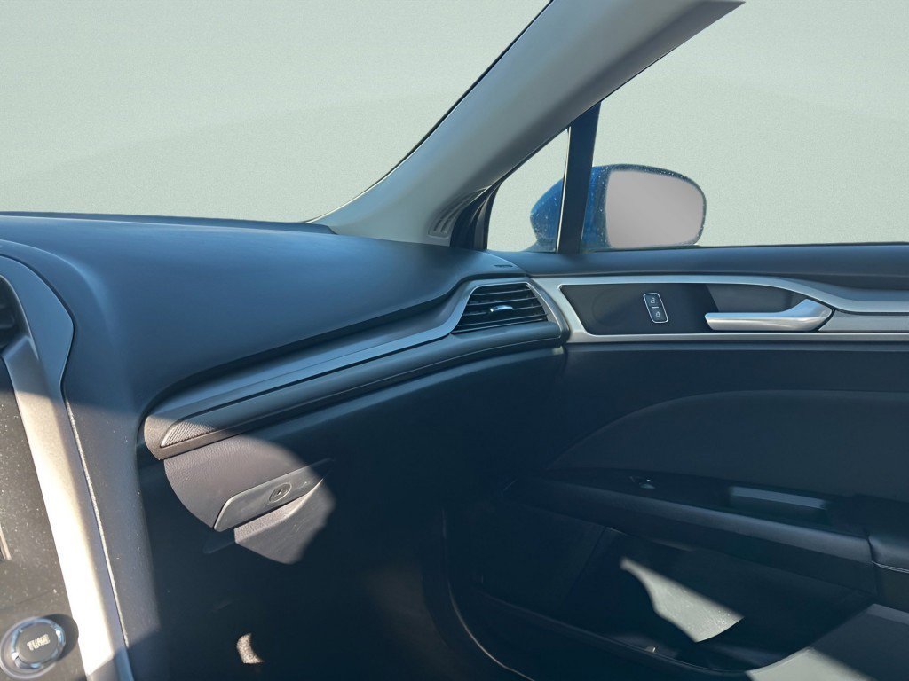 Used 2020 Ford Fusion SE image 22