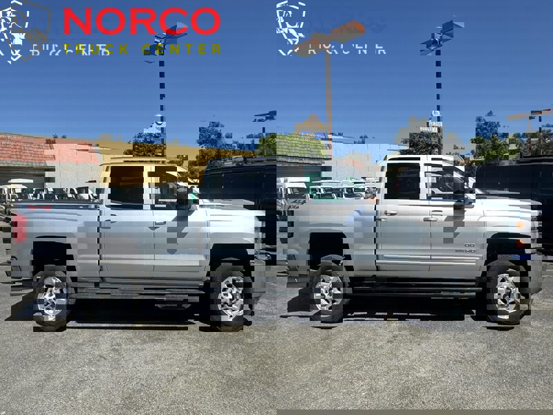 Used 2018 Chevrolet Silverado 2500 LT image 1