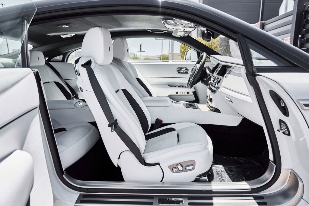 Used 2019 Rolls-Royce Wraith RWD image 22