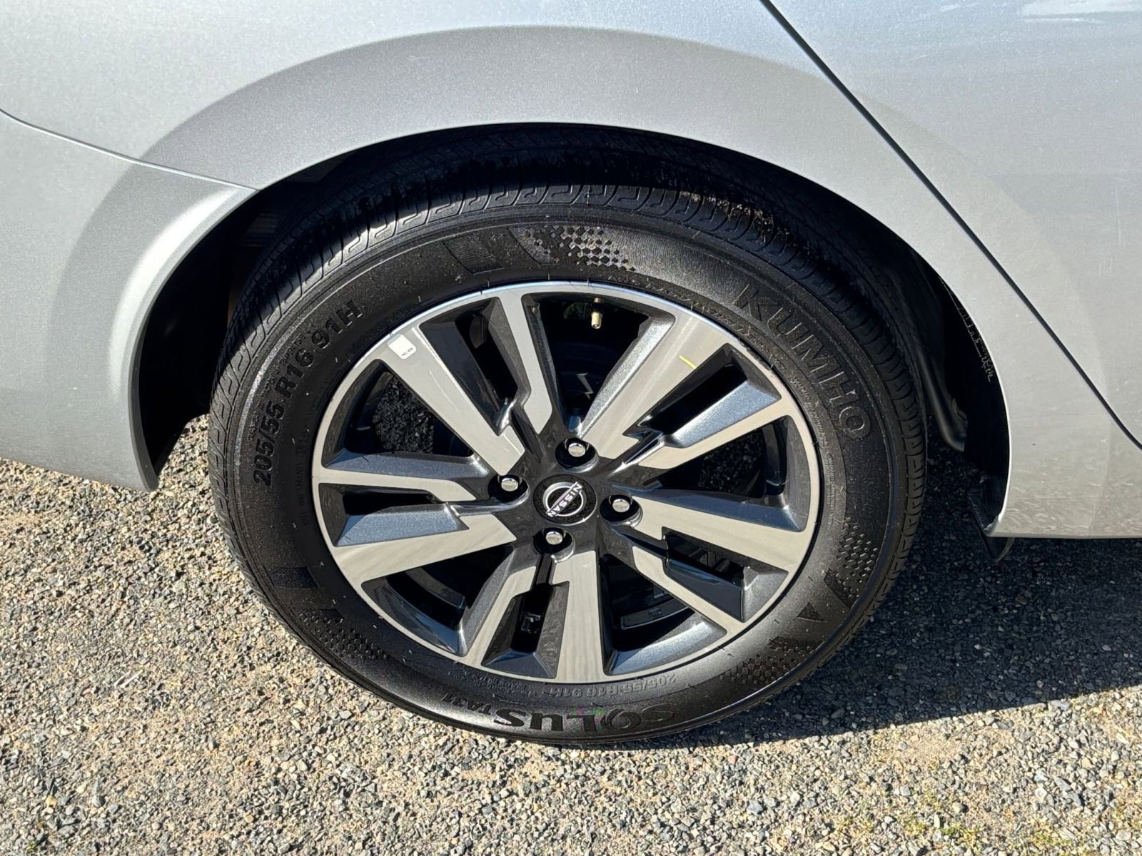 Used 2025 Nissan Versa SV image 28