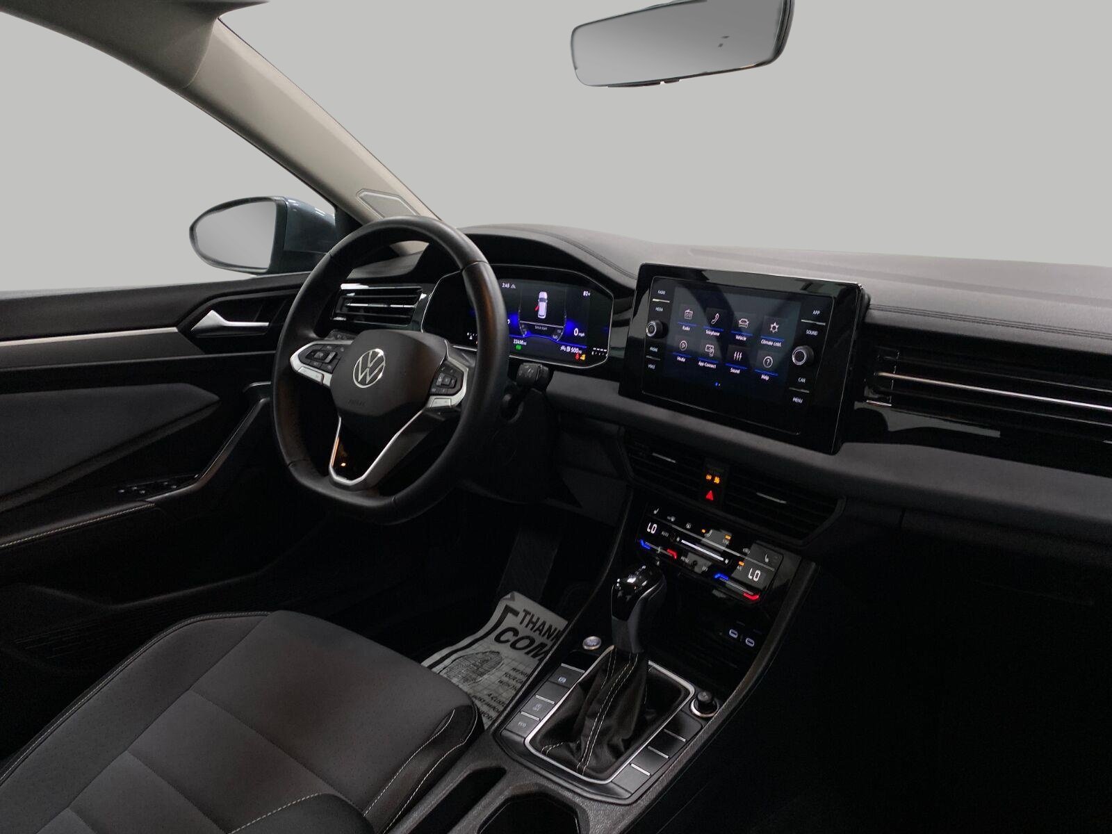 Certified 2025 Volkswagen Jetta SE FWD image 17