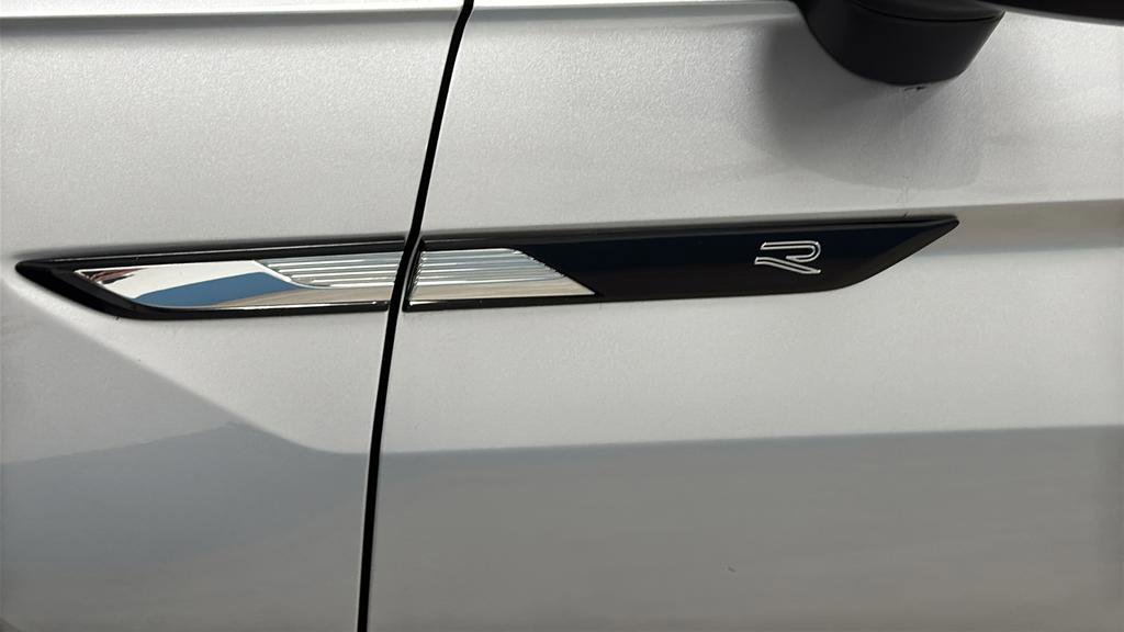 Used 2022 Volkswagen Tiguan SE R-Line image 36