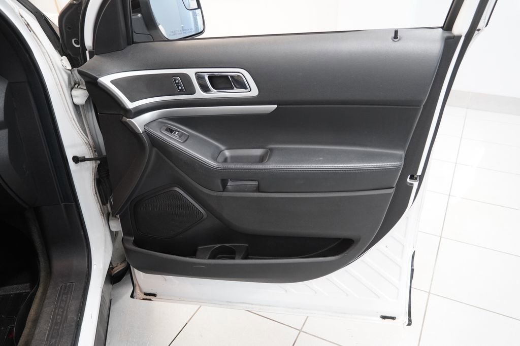 Used 2014 Ford Explorer XLT w/ Equipment Group 202A AWD/4WD image 28