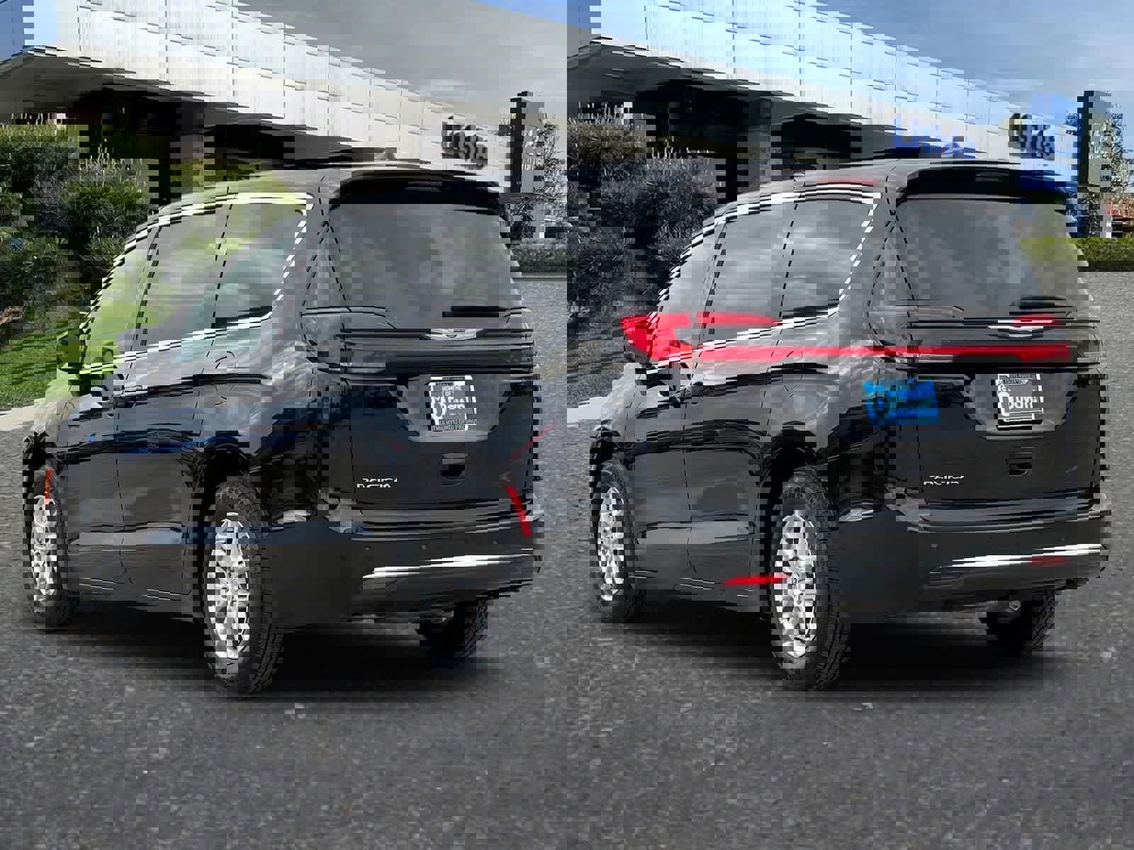 Used 2025 Chrysler Pacifica Select image 7