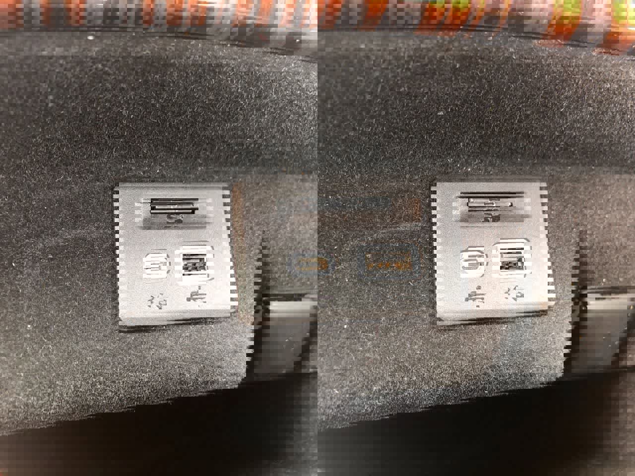 Used 2023 Cadillac Escalade Premium Luxury image 30