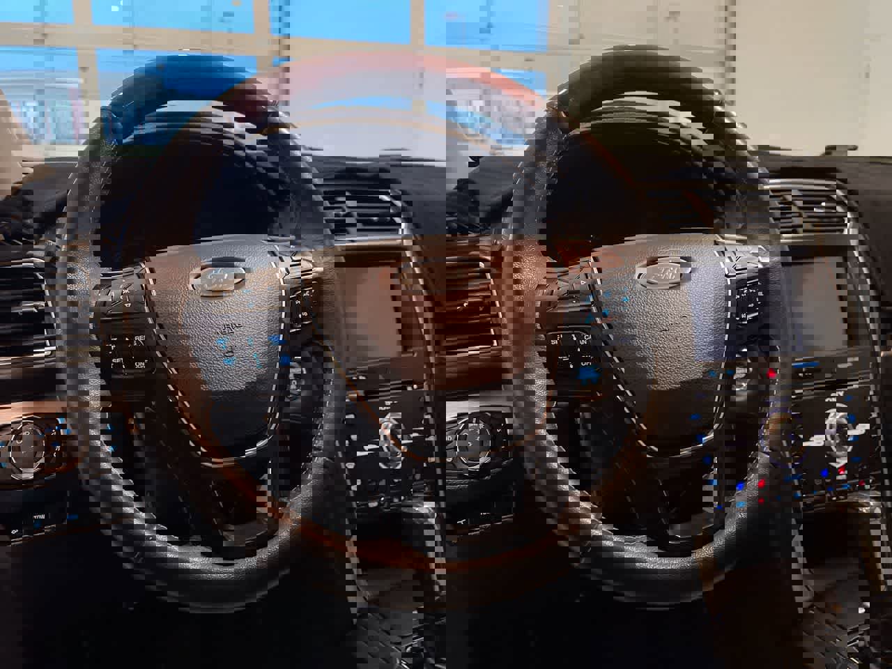 Used 2018 Ford Explorer Platinum image 14