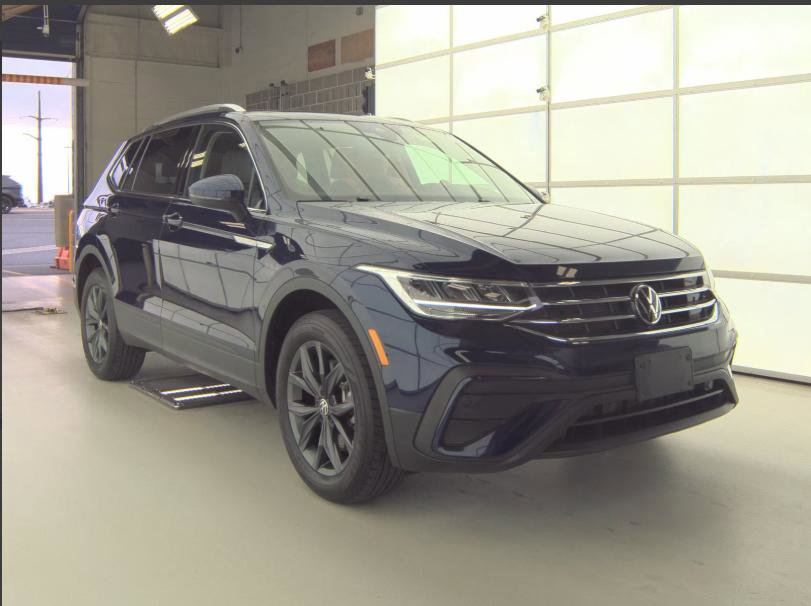 Used 2023 Volkswagen Tiguan SE w/ Panoramic Sunroof Package image 30