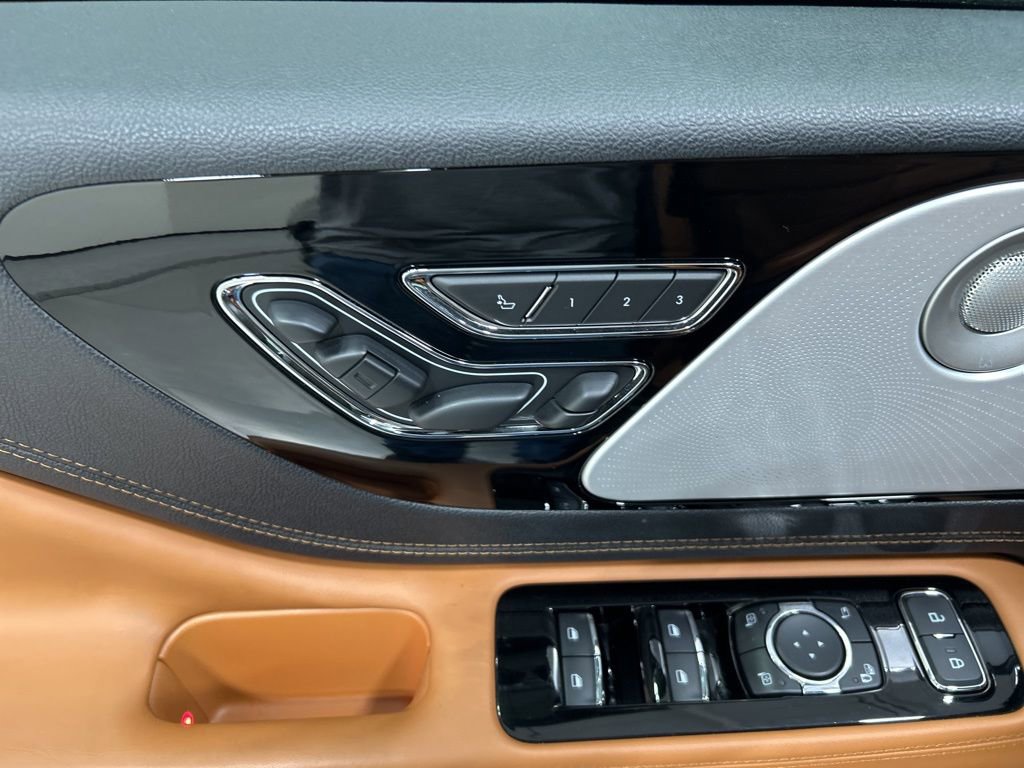 Certified 2025 Lincoln Aviator Black Label w/ Jet Appearance Package image 14