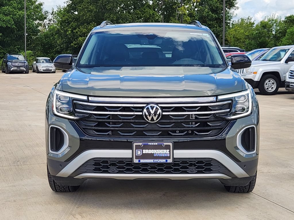 Used 2024 Volkswagen Atlas Peak Edition SE AWD/4WD image 2