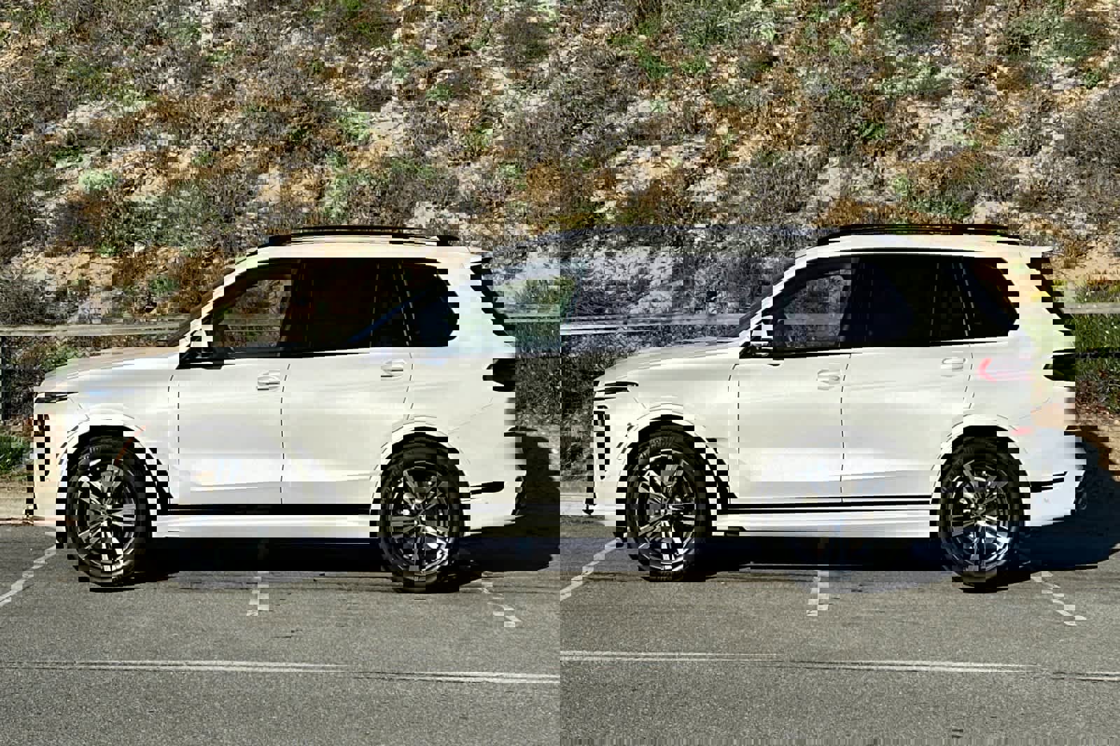 Used 2025 BMW X7 xDrive40i w/ Executive Package image 9