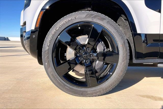 New 2026 Land Rover Defender 110 X-Dynamic SE image 15