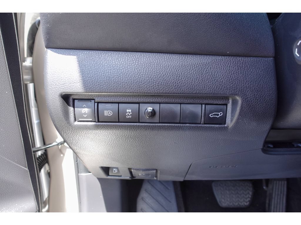 Certified 2023 Toyota Venza LE AWD/4WD image 12