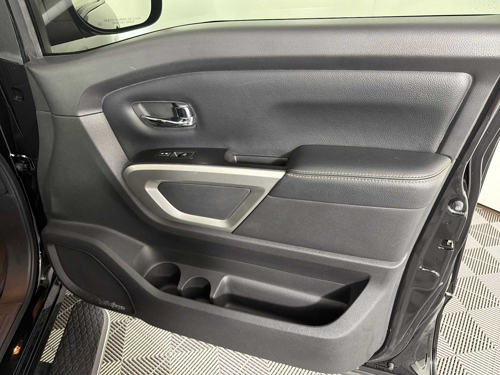 Used 2017 Nissan Titan SL RWD image 13