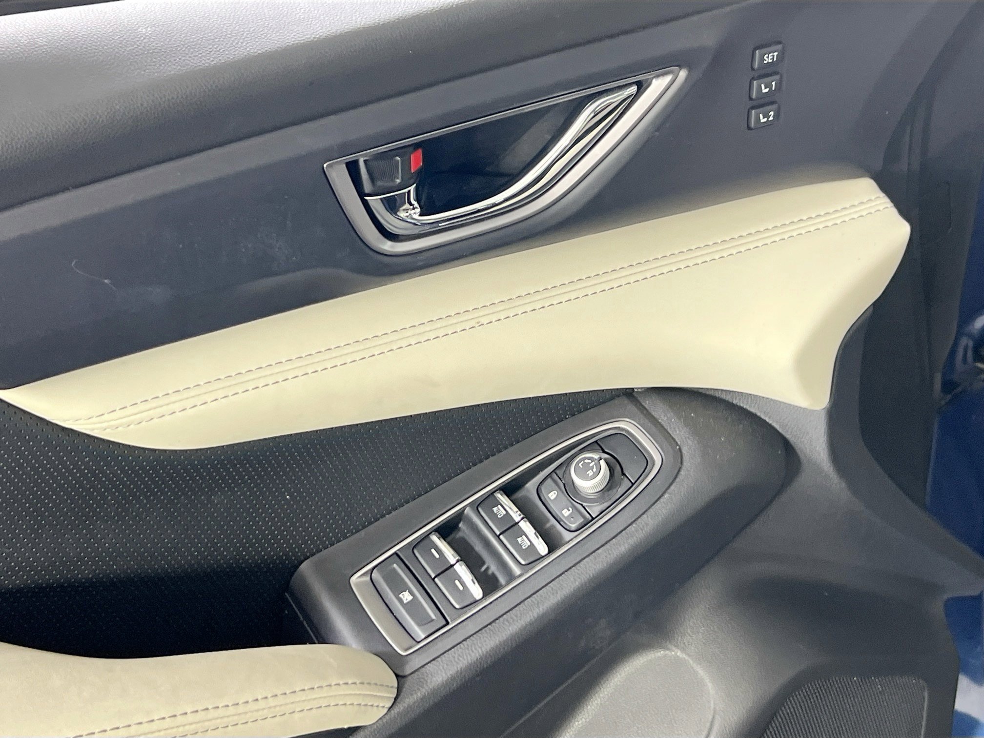 Used 2022 Subaru Ascent Limited w/ Technology Package image 18