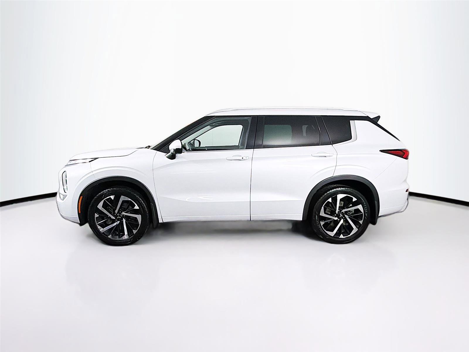 Used 2023 Mitsubishi Outlander SEL image 4