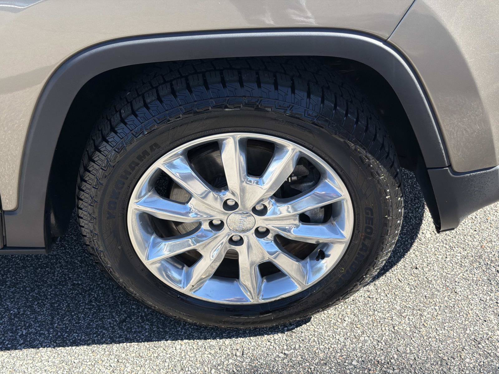 Used 2017 Jeep Cherokee Limited AWD/4WD image 13