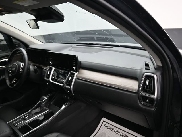 Used 2023 Kia Sorento S image 10