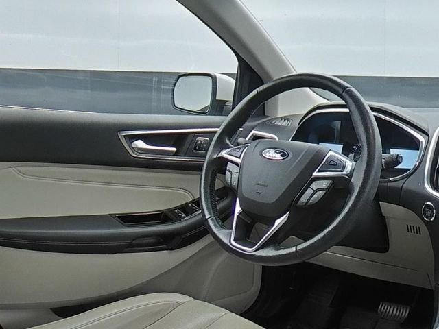 Used 2019 Ford Edge Titanium w/ Equipment Group 301A AWD/4WD image 18
