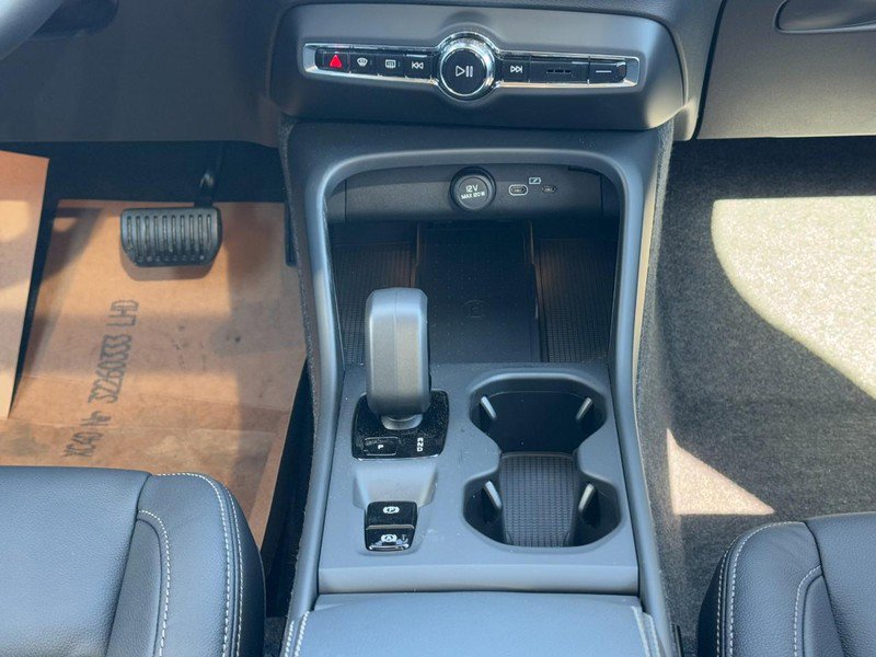New 2026 Volvo XC40 B5 Core w/ Climate Package image 9