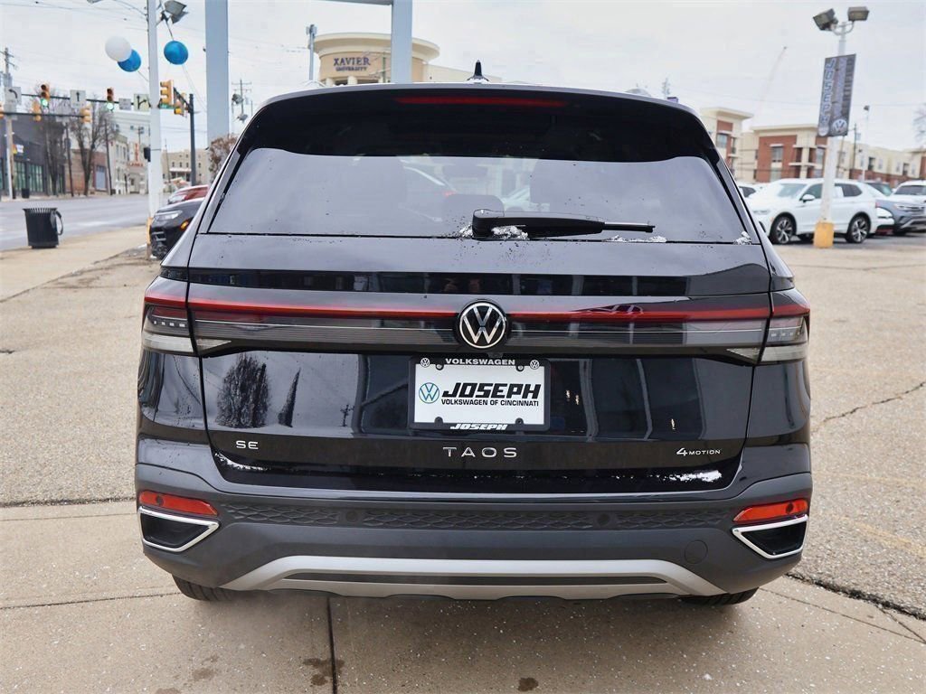 New 2026 Volkswagen Taos SE image 4
