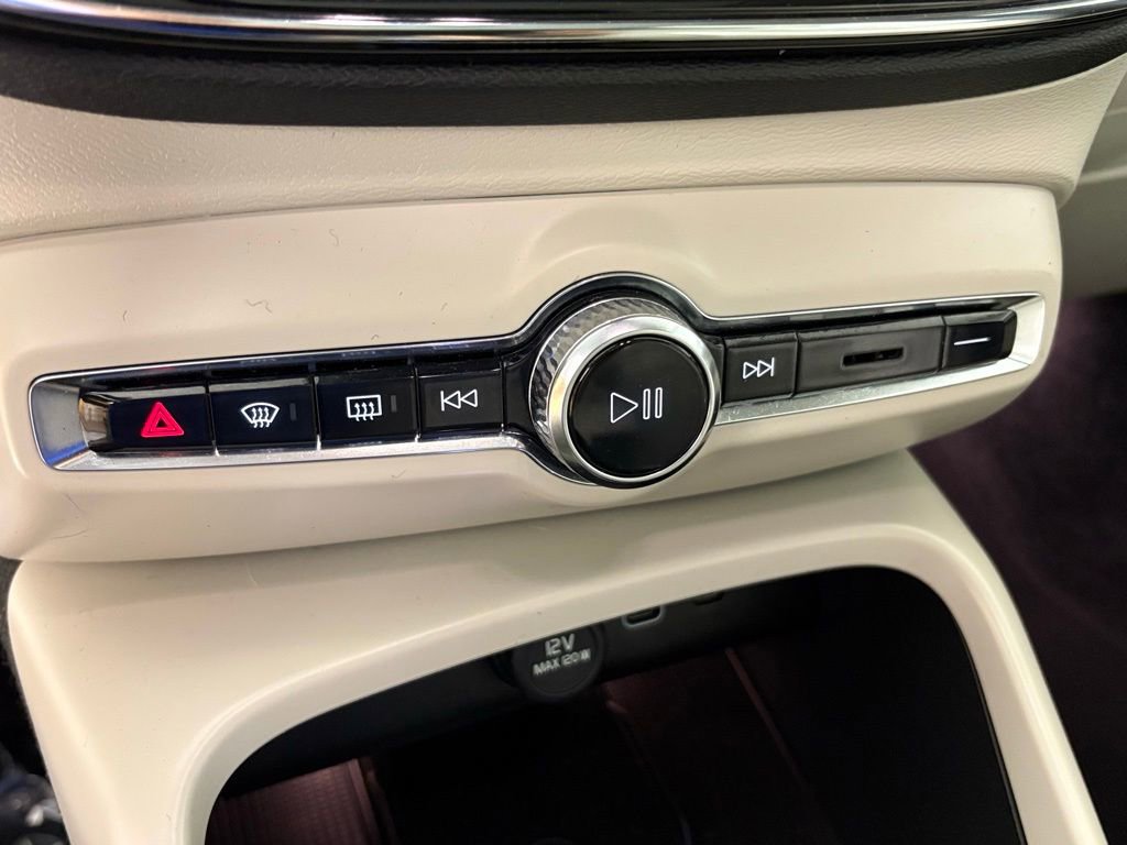 Used 2023 Volvo XC40 B5 Plus w/ Protection Package image 29