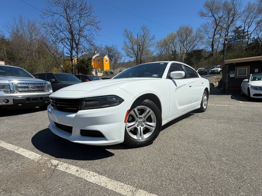 Used 2019 Dodge Charger SXT w/ Leather Interior Group image 2
