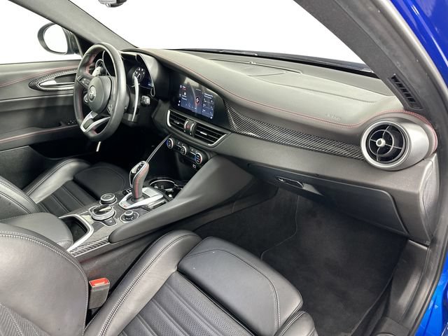 Used 2023 Alfa Romeo Giulia Estrema AWD/4WD image 32