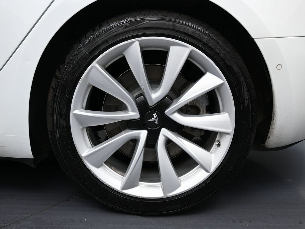 Used 2019 Tesla Model 3 Standard Range Plus image 9