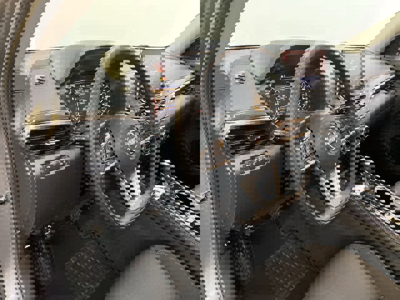 Used 2023 Nissan Altima 2.5 SV image 2