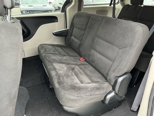 Used 2017 Dodge Grand Caravan SE FWD image 24