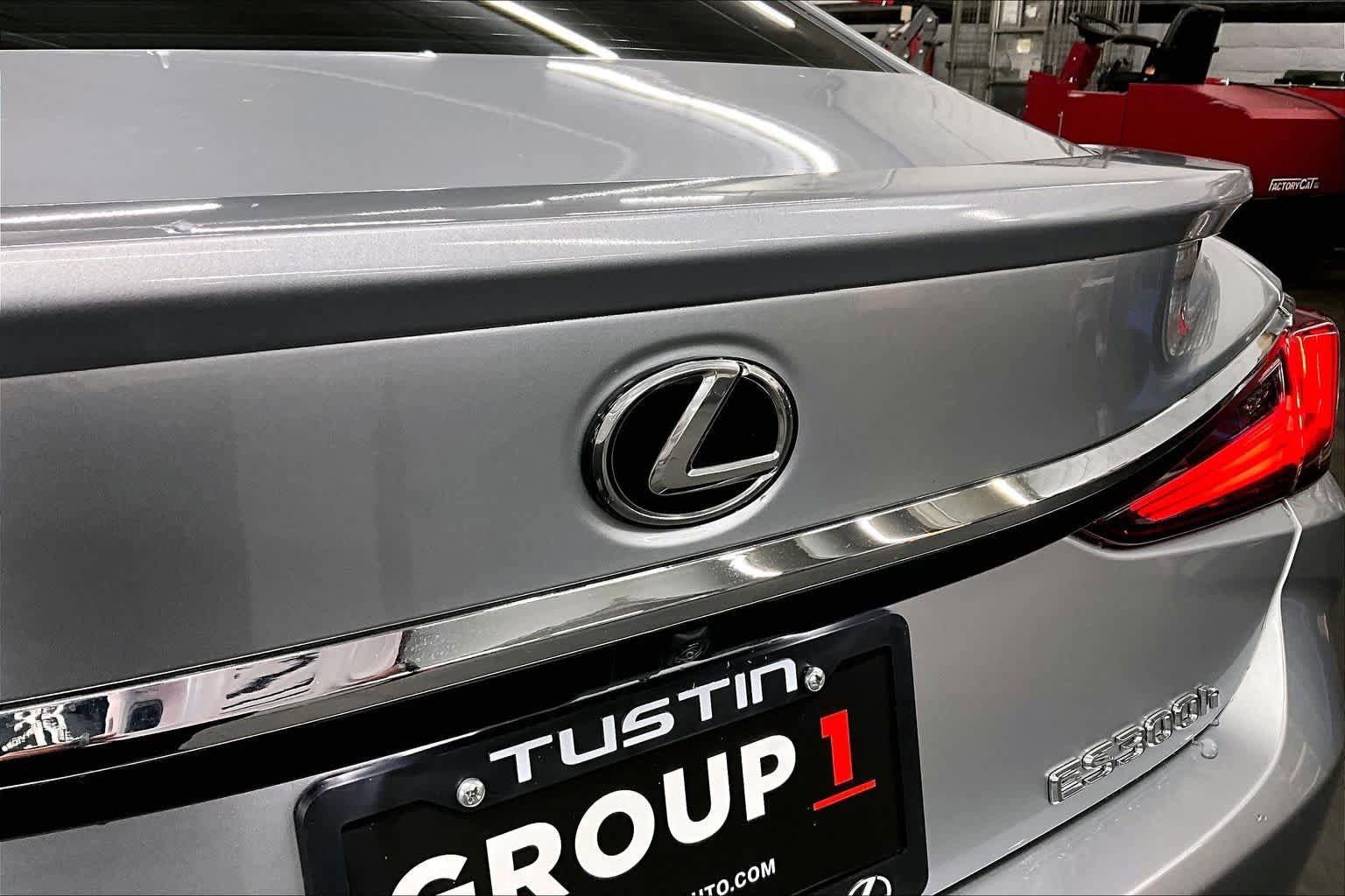 Used 2024 Lexus ES 300h w/ Premium Package FWD image 31