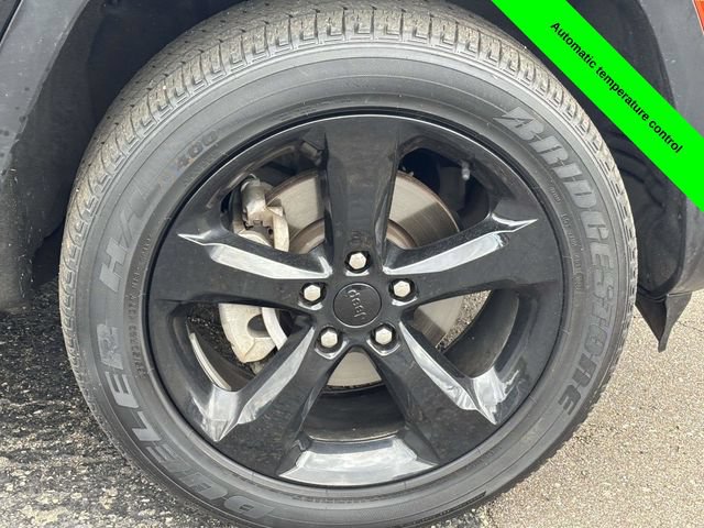 Used 2023 Jeep Grand Cherokee Altitude AWD/4WD image 32