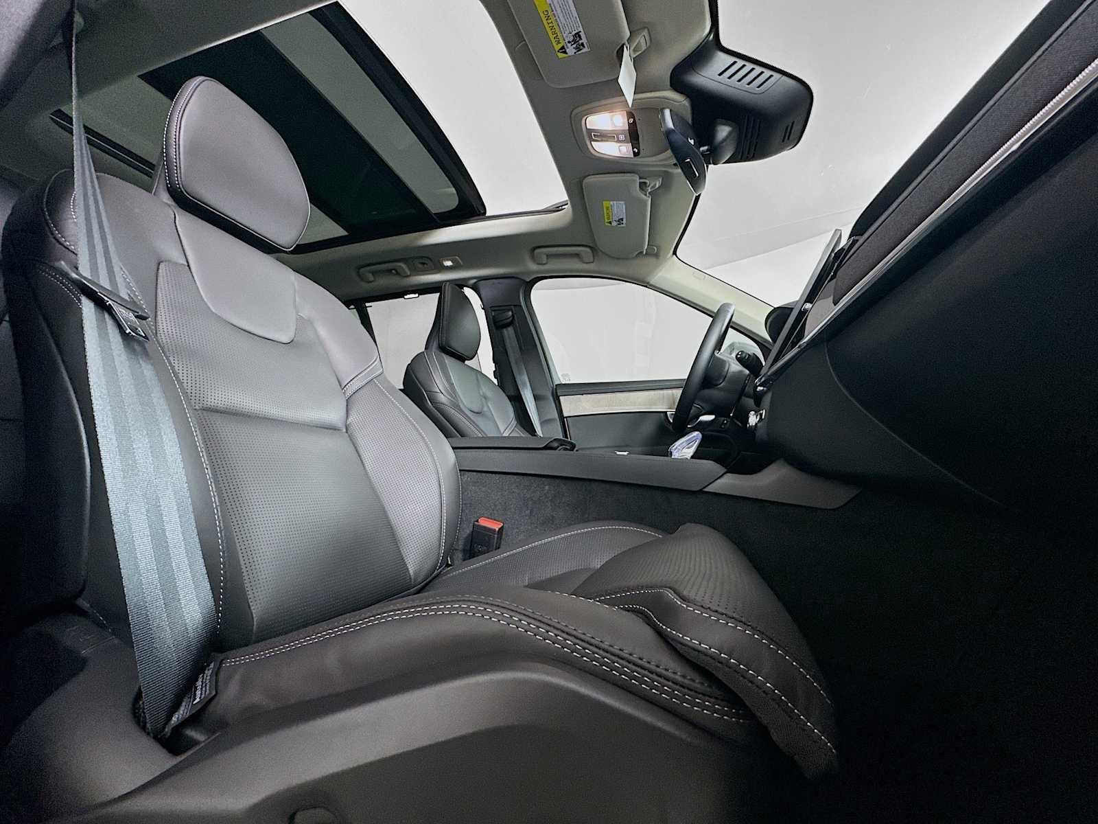 Used 2025 Volvo XC90 T8 Ultra w/ Protection Package Premier image 28