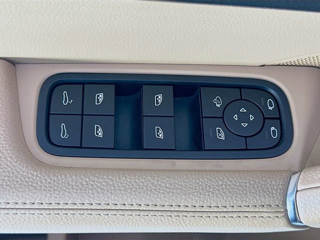 Used 2022 Porsche Cayenne AWD/4WD image 18