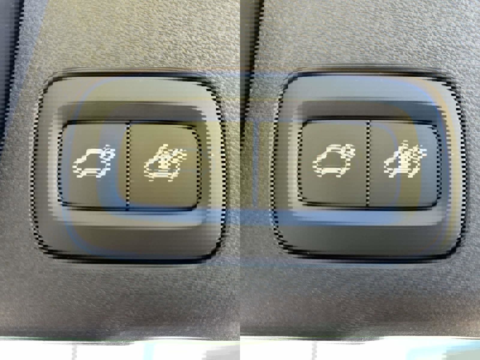 Certified 2023 Volvo XC60 B5 Plus w/ Climate Package image 19