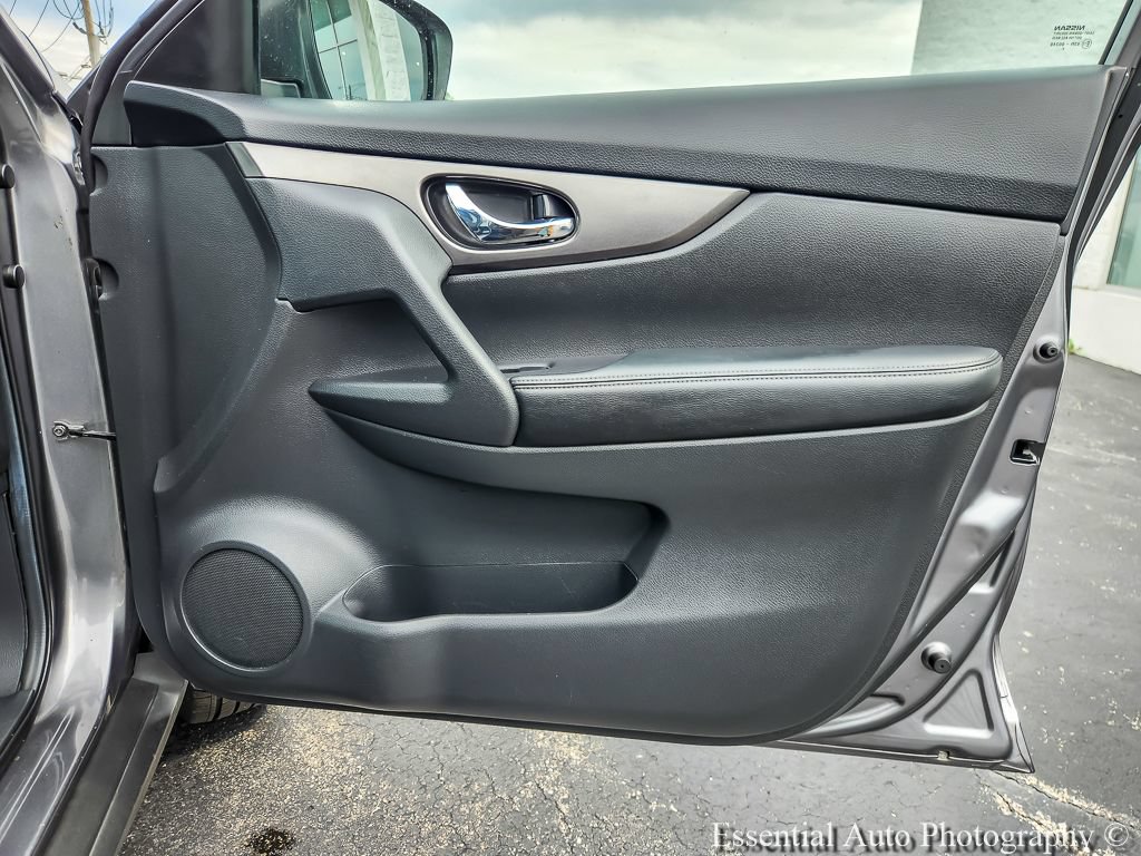 Used 2015 Nissan Rogue S AWD/4WD image 18