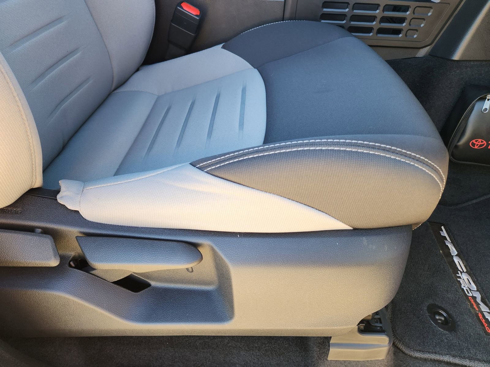 Used 2025 Toyota Tacoma TRD Off-Road image 28