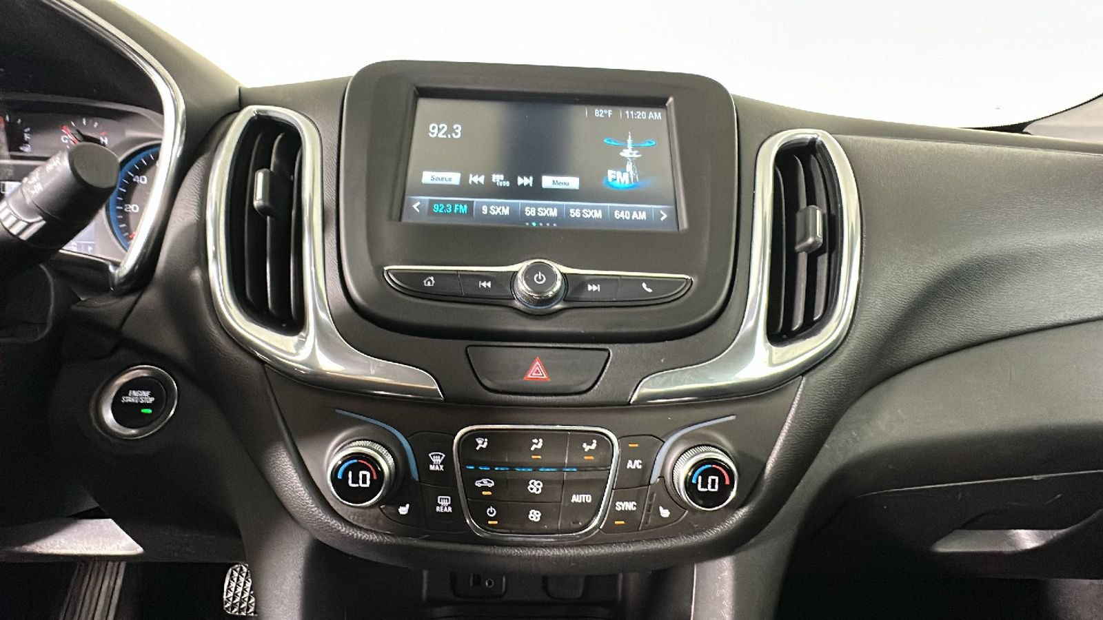 Used 2018 Chevrolet Equinox LT AWD/4WD image 25