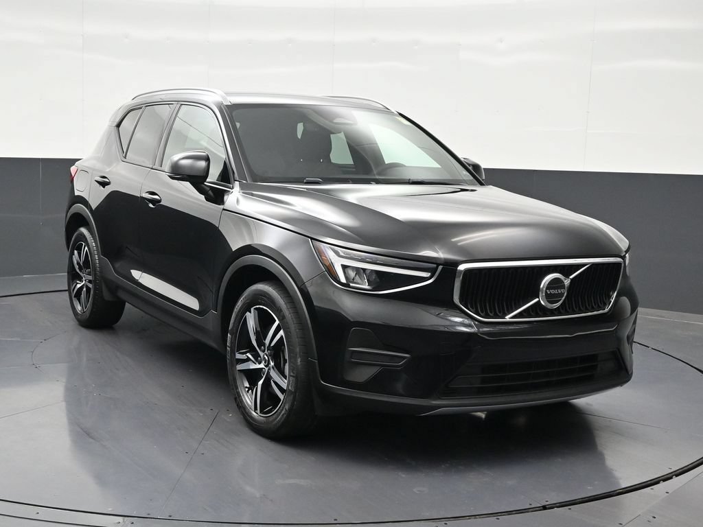 Used 2023 Volvo XC40 B4 Core FWD image 8