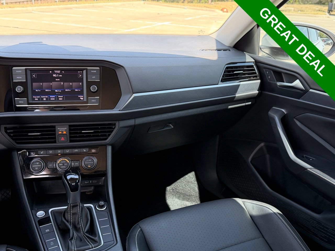 Used 2024 Volkswagen Jetta SE FWD image 15