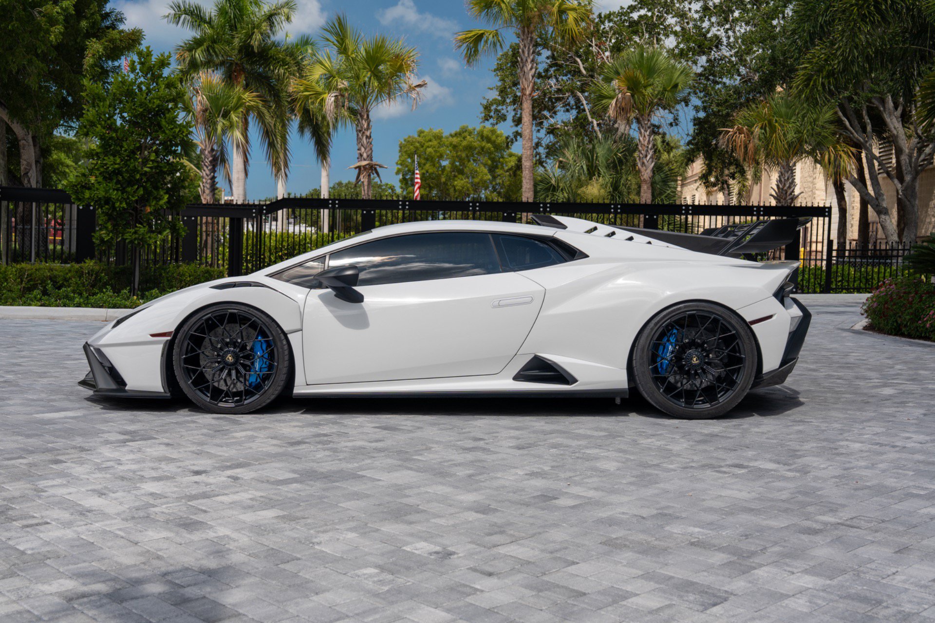 Used 2021 Lamborghini Huracan STO RWD image 7