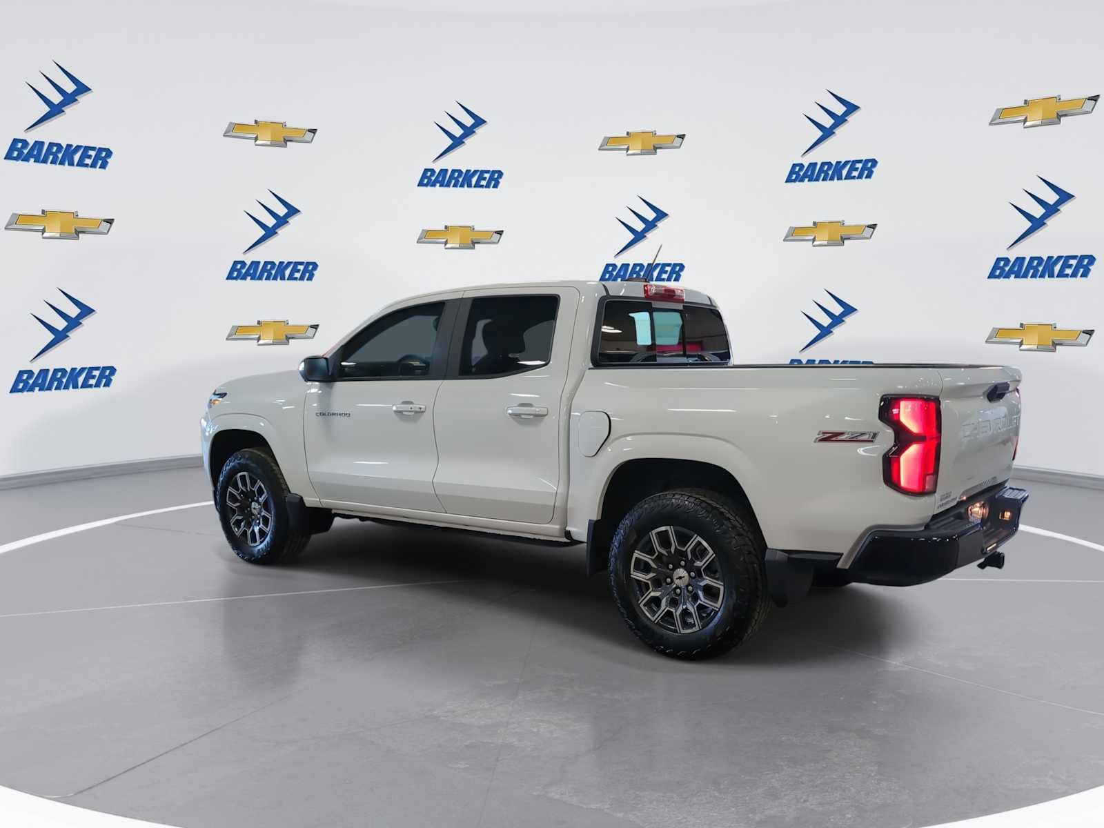 Used 2025 Chevrolet Colorado Z71 w/ Technology Package image 6