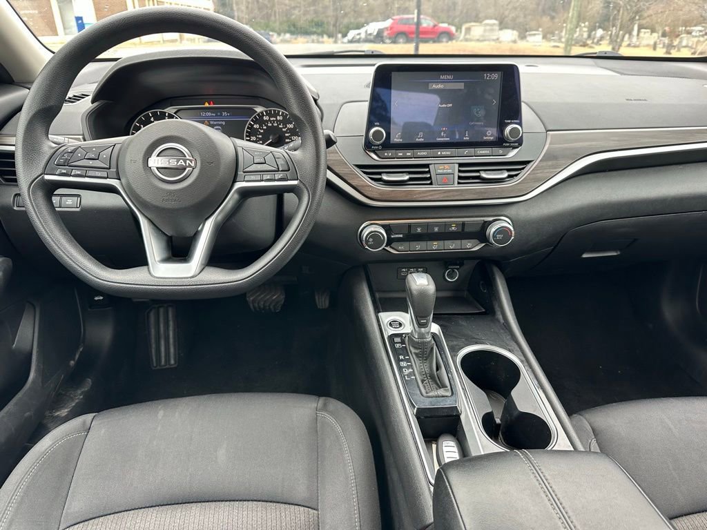 Used 2024 Nissan Altima 2.5 SV image 4