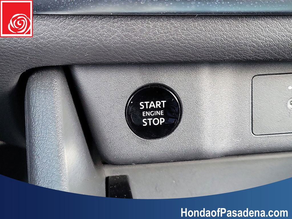 Used 2025 Nissan Rogue SV image 17