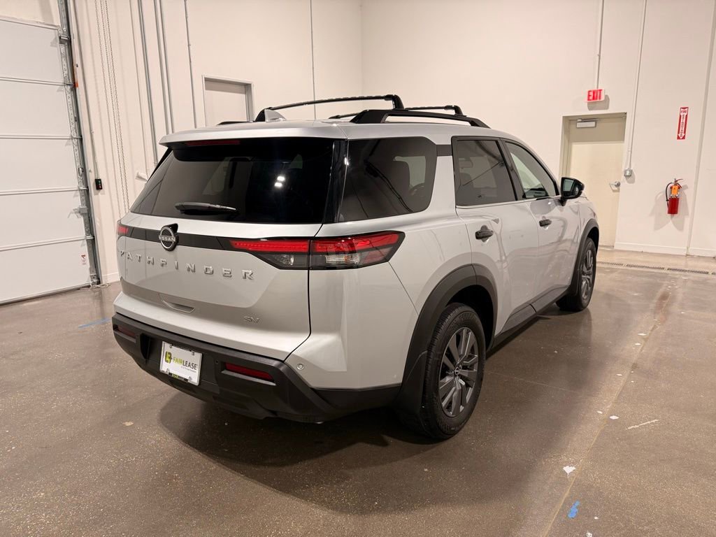 Used 2023 Nissan Pathfinder SV image 5