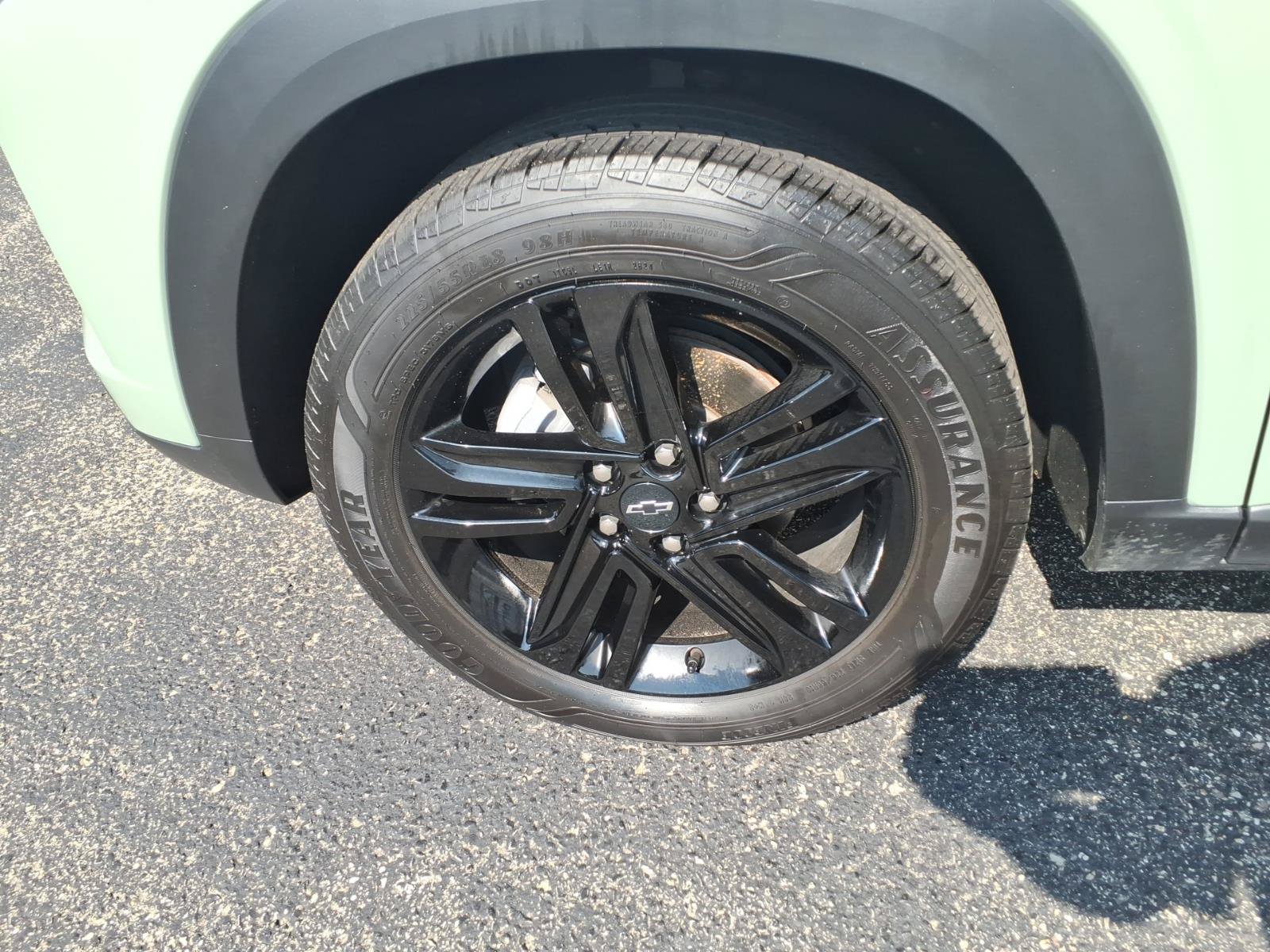 Used 2025 Chevrolet Trax ACTIV FWD image 9