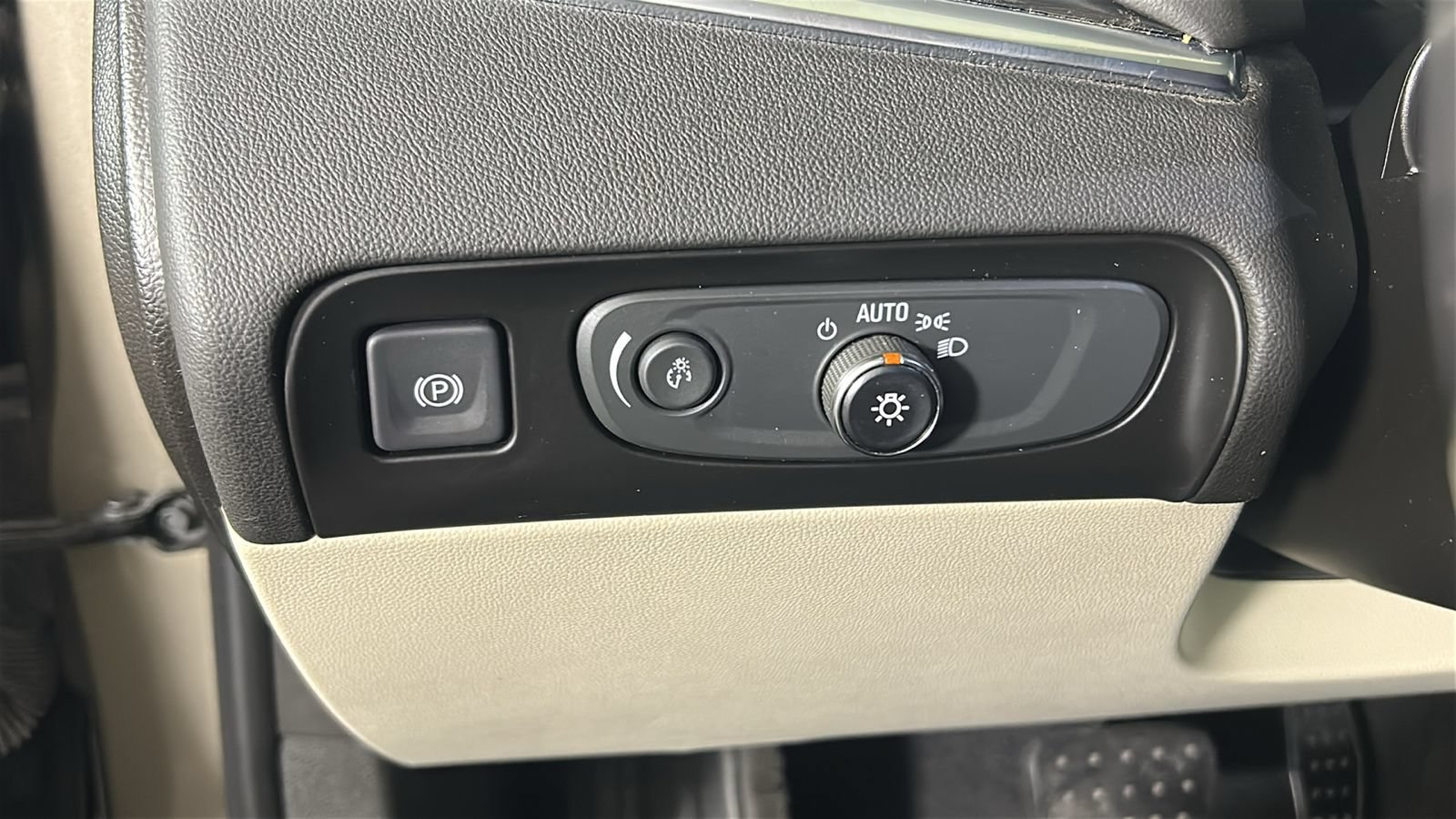 Used 2020 Buick Enclave Essence w/ LPO, Floor Liner Package FWD image 24