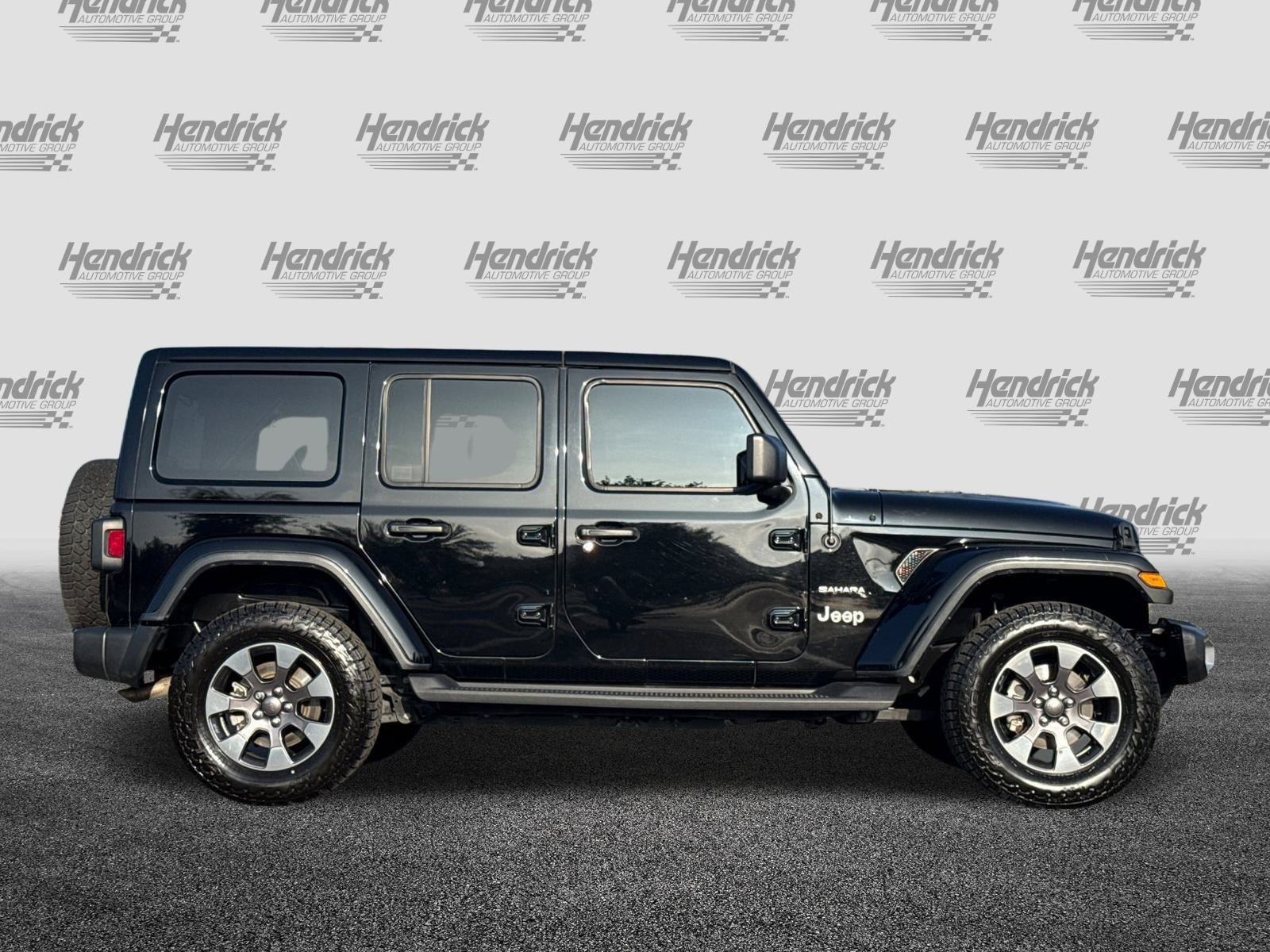Used 2018 Jeep Wrangler Unlimited Sahara image 3